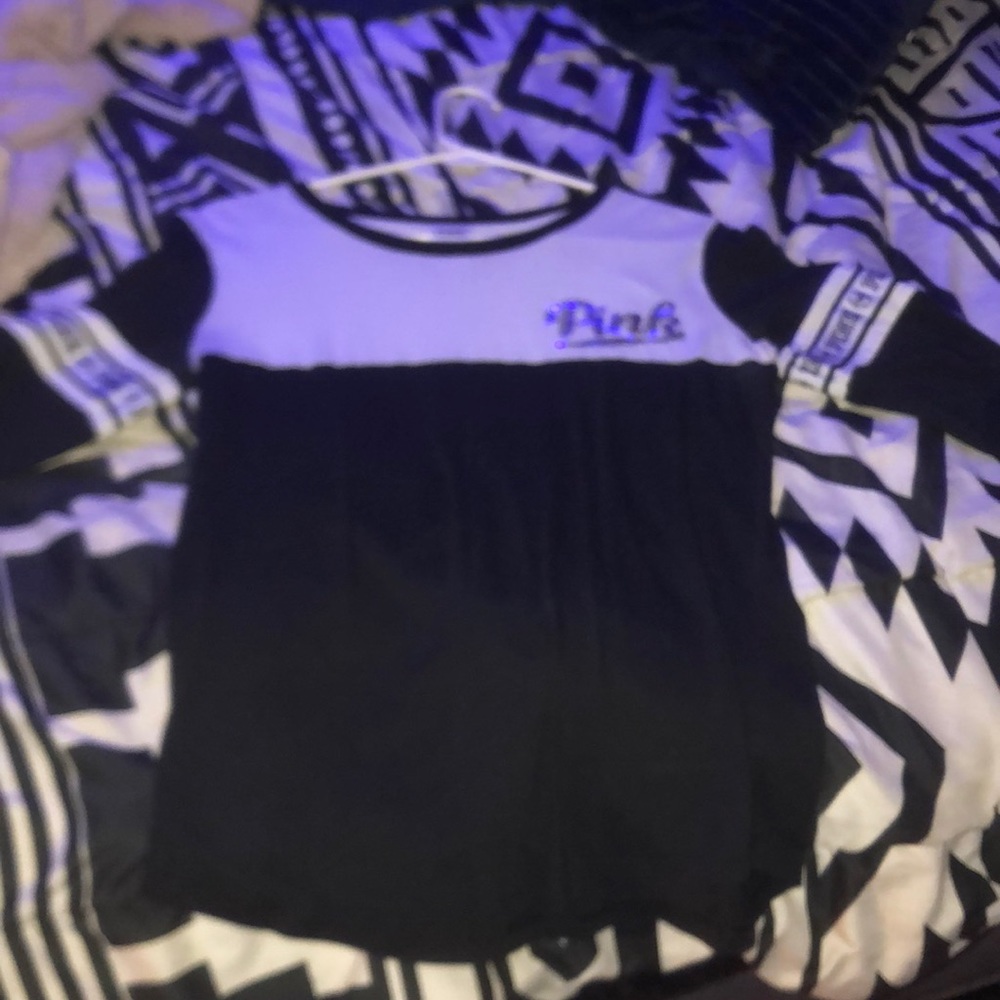 I’m selling a pink brand shirt